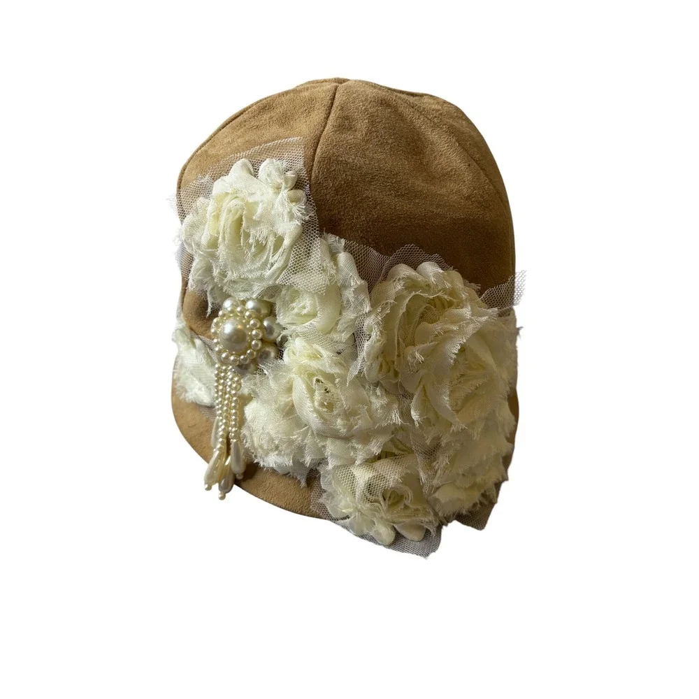 Vintage Doris Designed Tan Suede Cloche Hat Cream Fabric Flowers Pearl Brooch